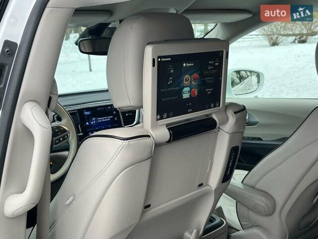 Белый Крайслер Пасифик, объемом двигателя 3.6 л и пробегом 99 тыс. км за 22990 $, фото 27 на Automoto.ua