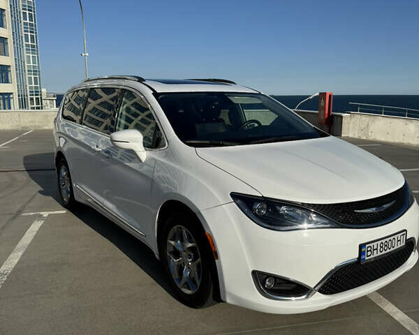 Білий Крайслер Pacifica, об'ємом двигуна 3.61 л та пробігом 60 тис. км за 24500 $, фото 2 на Automoto.ua