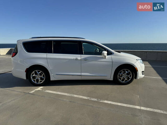Білий Крайслер Pacifica, об'ємом двигуна 3.61 л та пробігом 60 тис. км за 24500 $, фото 3 на Automoto.ua