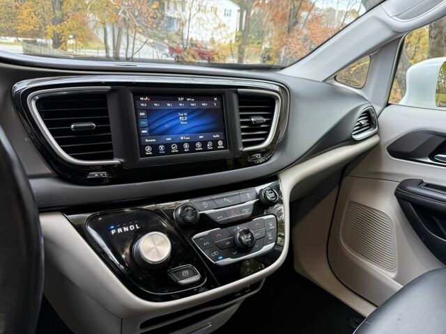 Белый Крайслер Пасифик, объемом двигателя 3.6 л и пробегом 42 тыс. км за 11200 $, фото 11 на Automoto.ua