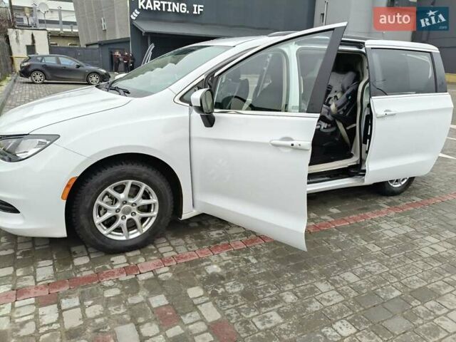 Белый Крайслер Пасифик, объемом двигателя 3.6 л и пробегом 149 тыс. км за 18800 $, фото 16 на Automoto.ua