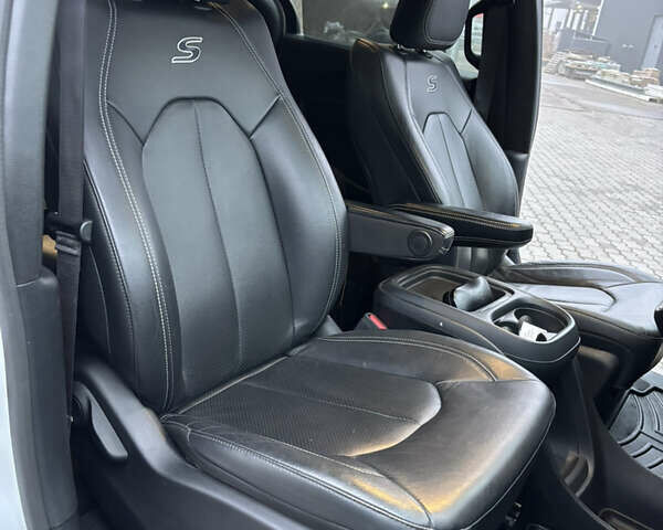 Белый Крайслер Пасифик, объемом двигателя 3.61 л и пробегом 97 тыс. км за 27600 $, фото 23 на Automoto.ua