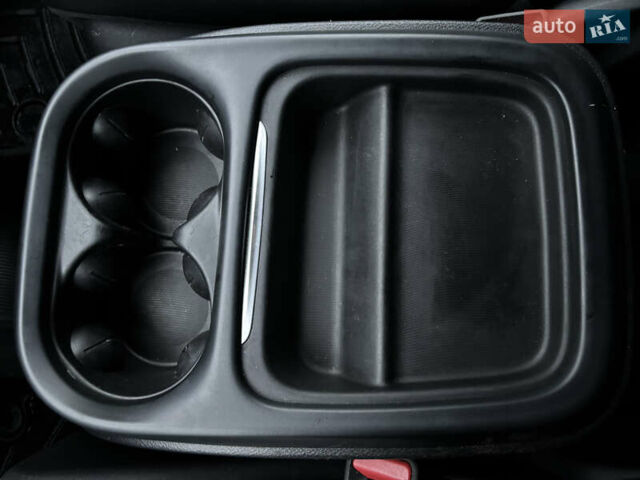 Белый Крайслер Пасифик, объемом двигателя 3.61 л и пробегом 97 тыс. км за 27600 $, фото 19 на Automoto.ua