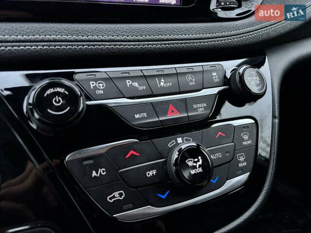 Белый Крайслер Пасифик, объемом двигателя 3.61 л и пробегом 97 тыс. км за 27600 $, фото 16 на Automoto.ua