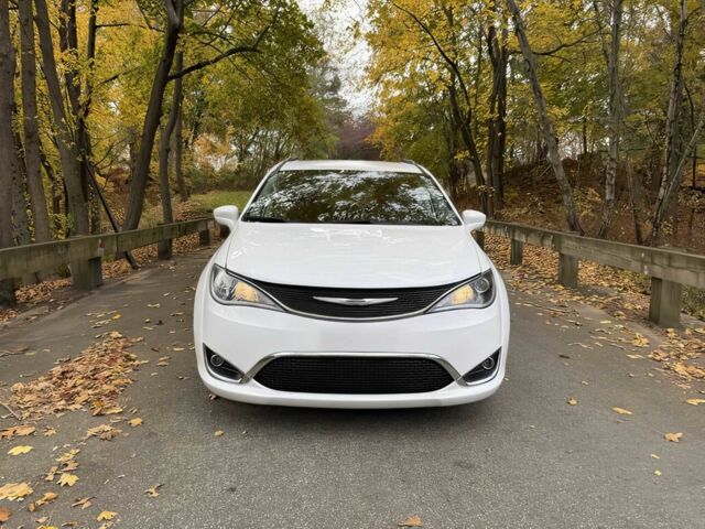 Белый Крайслер Пасифик, объемом двигателя 3.6 л и пробегом 42 тыс. км за 11200 $, фото 1 на Automoto.ua