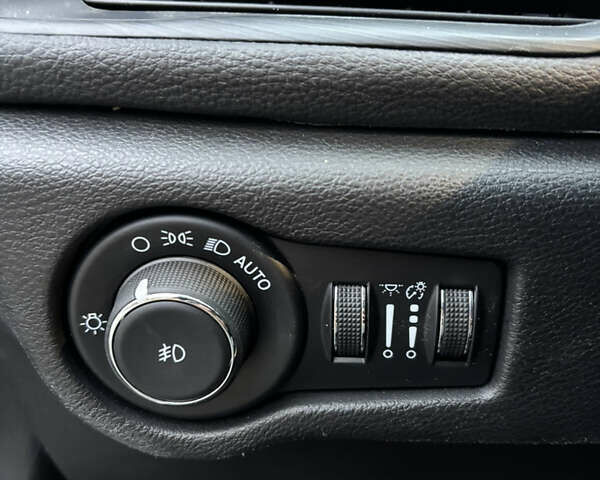 Белый Крайслер Пасифик, объемом двигателя 3.61 л и пробегом 97 тыс. км за 27600 $, фото 11 на Automoto.ua