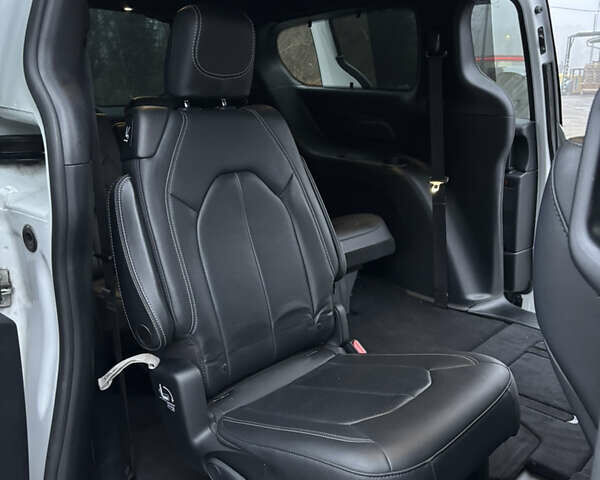 Белый Крайслер Пасифик, объемом двигателя 3.61 л и пробегом 97 тыс. км за 27600 $, фото 31 на Automoto.ua