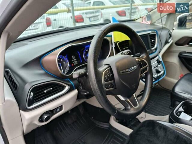 Белый Крайслер Пасифик, объемом двигателя 3.6 л и пробегом 149 тыс. км за 18800 $, фото 11 на Automoto.ua