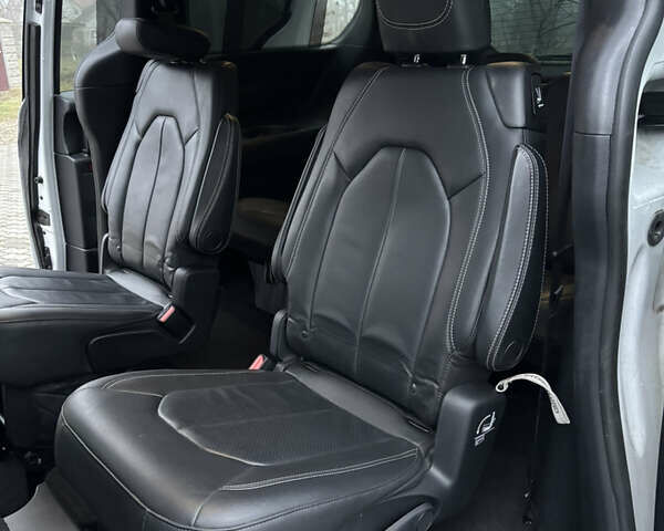 Белый Крайслер Пасифик, объемом двигателя 3.61 л и пробегом 97 тыс. км за 27600 $, фото 26 на Automoto.ua