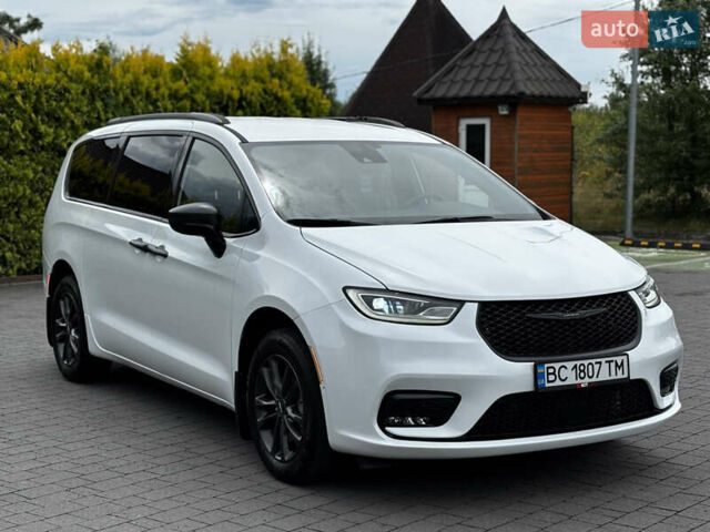 Белый Крайслер Пасифик, объемом двигателя 3.61 л и пробегом 97 тыс. км за 27600 $, фото 2 на Automoto.ua