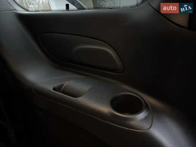 Белый Крайслер Пасифик, объемом двигателя 3.61 л и пробегом 97 тыс. км за 27600 $, фото 33 на Automoto.ua