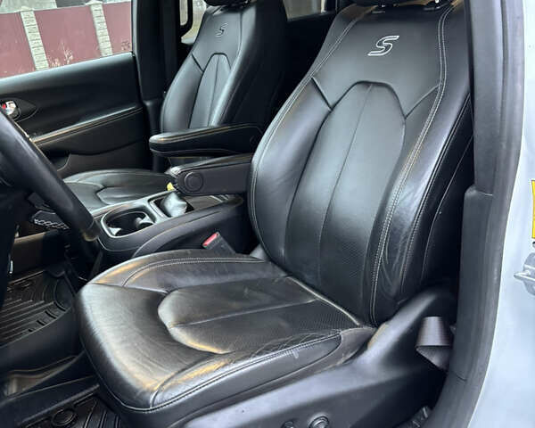 Белый Крайслер Пасифик, объемом двигателя 3.61 л и пробегом 97 тыс. км за 27600 $, фото 9 на Automoto.ua