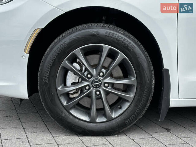 Белый Крайслер Пасифик, объемом двигателя 3.61 л и пробегом 97 тыс. км за 27600 $, фото 6 на Automoto.ua