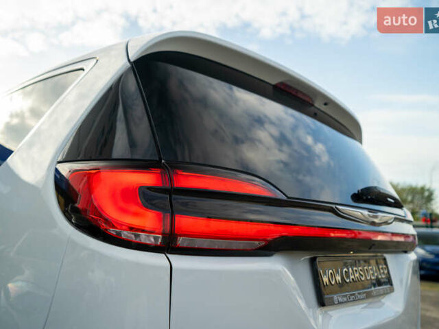 Белый Крайслер Пасифик, объемом двигателя 3.6 л и пробегом 135 тыс. км за 28000 $, фото 11 на Automoto.ua