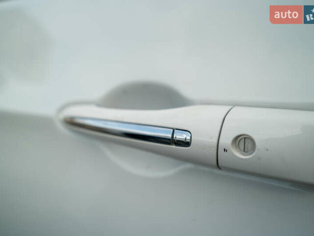 Белый Крайслер Пасифик, объемом двигателя 3.6 л и пробегом 135 тыс. км за 28000 $, фото 6 на Automoto.ua