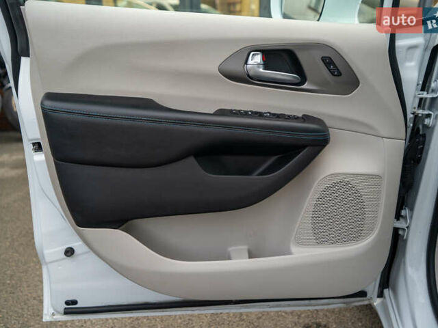 Белый Крайслер Пасифик, объемом двигателя 3.6 л и пробегом 135 тыс. км за 28000 $, фото 15 на Automoto.ua