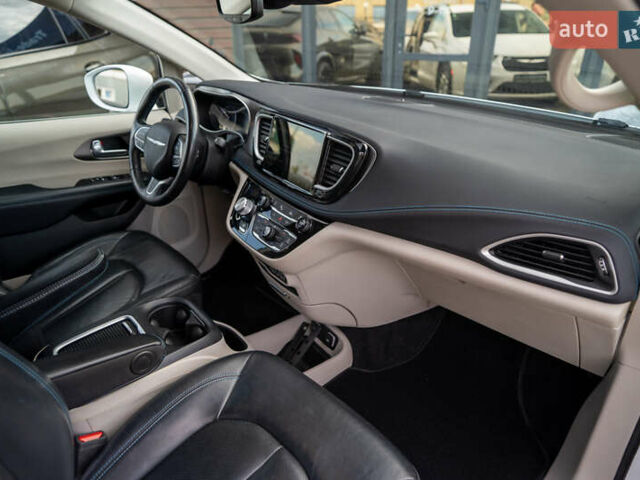 Белый Крайслер Пасифик, объемом двигателя 3.6 л и пробегом 135 тыс. км за 28000 $, фото 30 на Automoto.ua