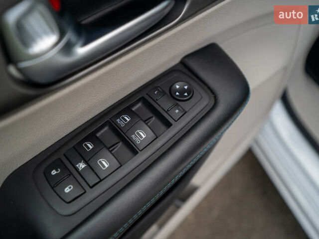 Белый Крайслер Пасифик, объемом двигателя 3.6 л и пробегом 135 тыс. км за 28000 $, фото 16 на Automoto.ua