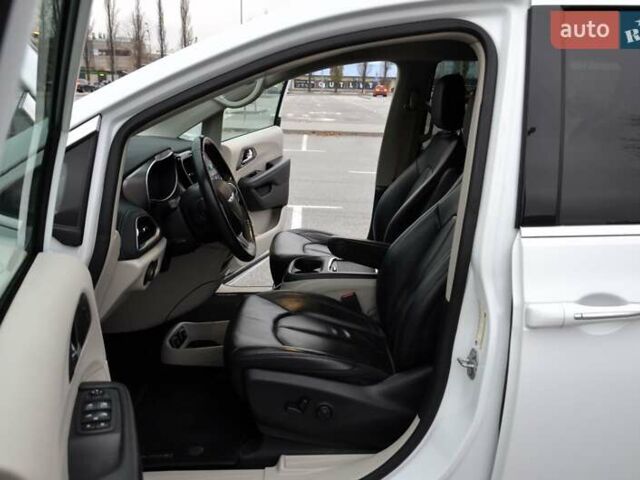 Белый Крайслер Пасифик, объемом двигателя 3.61 л и пробегом 132 тыс. км за 24500 $, фото 23 на Automoto.ua