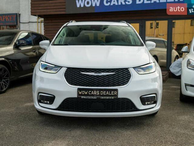 Белый Крайслер Пасифик, объемом двигателя 3.6 л и пробегом 135 тыс. км за 28000 $, фото 1 на Automoto.ua