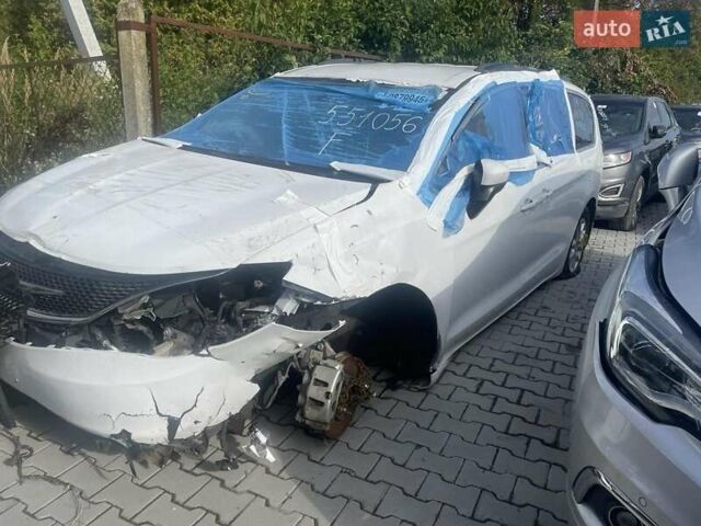 Белый Крайслер Пасифик, объемом двигателя 3.6 л и пробегом 149 тыс. км за 9700 $, фото 1 на Automoto.ua