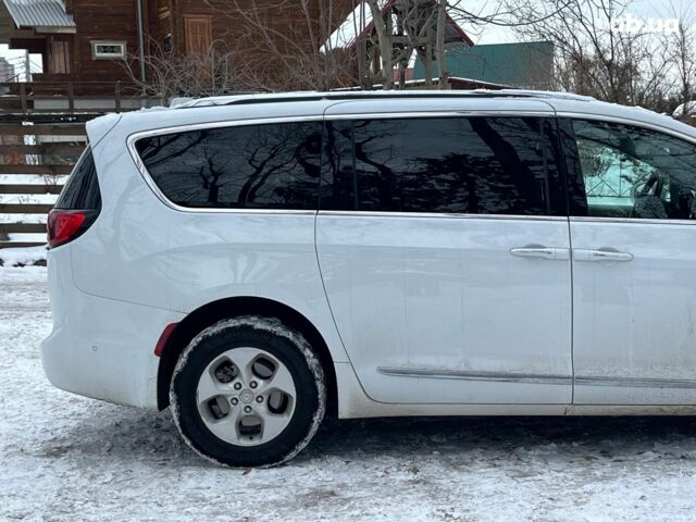 Белый Крайслер Пасифик, объемом двигателя 3.6 л и пробегом 99 тыс. км за 22990 $, фото 6 на Automoto.ua