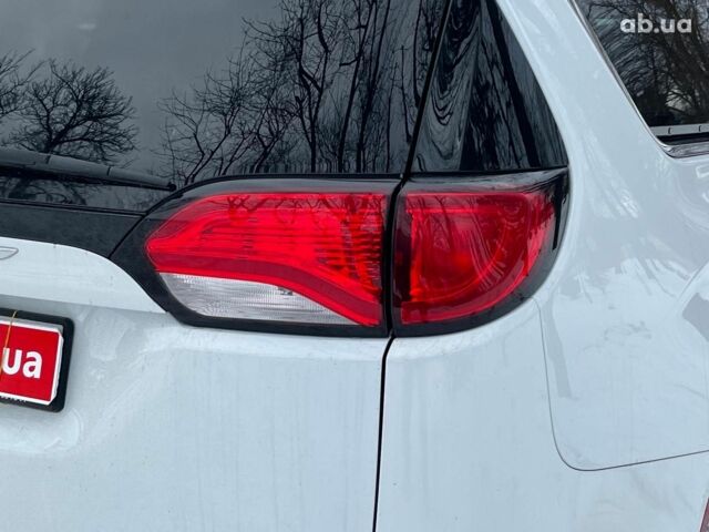 Белый Крайслер Пасифик, объемом двигателя 3.6 л и пробегом 99 тыс. км за 22990 $, фото 8 на Automoto.ua