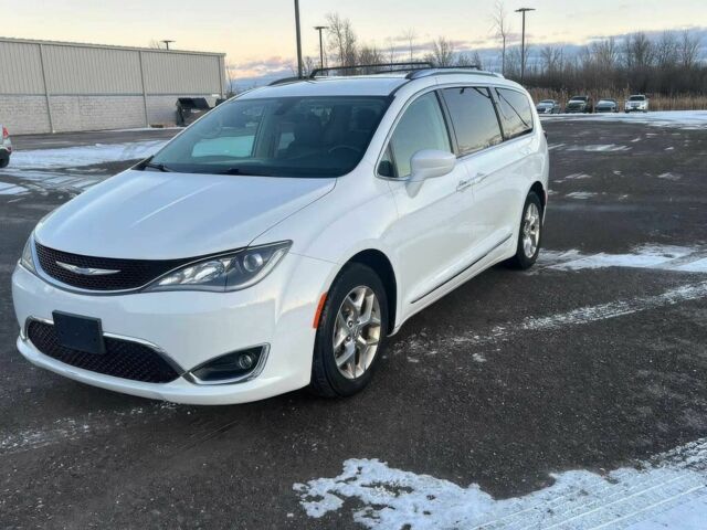 Белый Крайслер Пасифик, объемом двигателя 3.6 л и пробегом 44 тыс. км за 6000 $, фото 2 на Automoto.ua