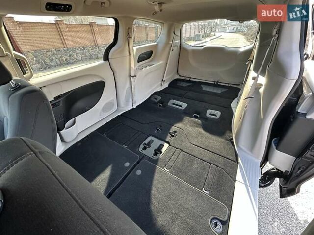 Чорний Крайслер Pacifica, об'ємом двигуна 3.61 л та пробігом 78 тис. км за 15500 $, фото 25 на Automoto.ua