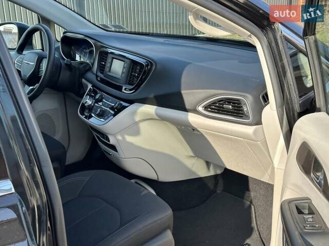 Чорний Крайслер Pacifica, об'ємом двигуна 3.61 л та пробігом 78 тис. км за 15500 $, фото 14 на Automoto.ua