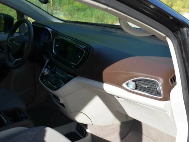 Чорний Крайслер Pacifica, об'ємом двигуна 3.6 л та пробігом 121 тис. км за 13900 $, фото 9 на Automoto.ua
