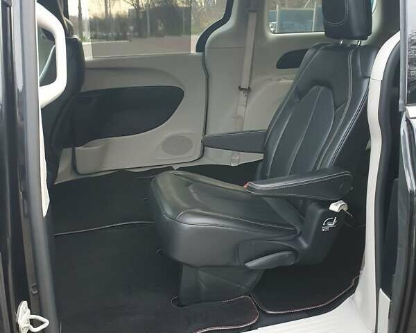 Черный Крайслер Пасифик, объемом двигателя 3.6 л и пробегом 104 тыс. км за 18999 $, фото 42 на Automoto.ua