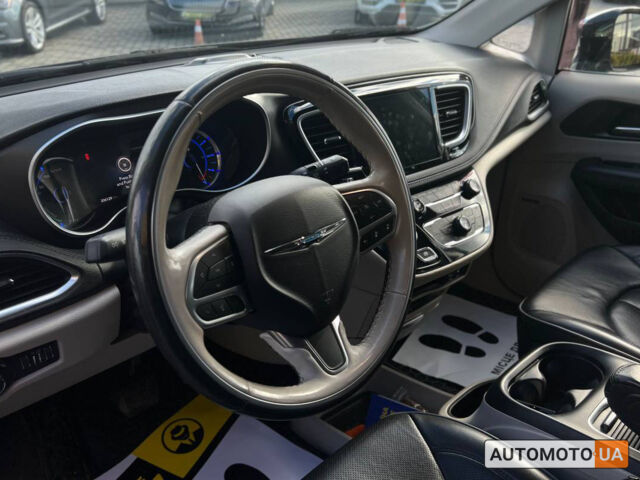 Чорний Крайслер Pacifica, об'ємом двигуна 3.6 л та пробігом 208 тис. км за 36000 $, фото 10 на Automoto.ua