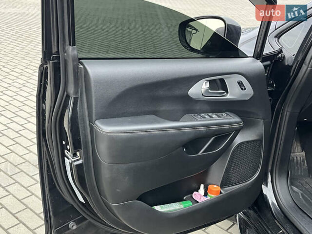 Черный Крайслер Пасифик, объемом двигателя 3.6 л и пробегом 23 тыс. км за 31000 $, фото 19 на Automoto.ua