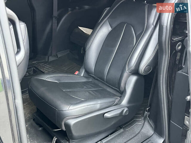 Черный Крайслер Пасифик, объемом двигателя 3.6 л и пробегом 23 тыс. км за 31000 $, фото 20 на Automoto.ua