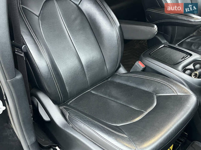 Черный Крайслер Пасифик, объемом двигателя 3.6 л и пробегом 23 тыс. км за 31000 $, фото 26 на Automoto.ua