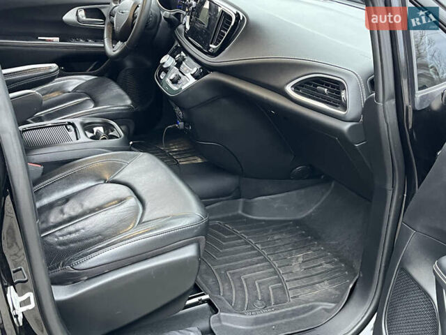 Черный Крайслер Пасифик, объемом двигателя 3.6 л и пробегом 23 тыс. км за 31000 $, фото 24 на Automoto.ua