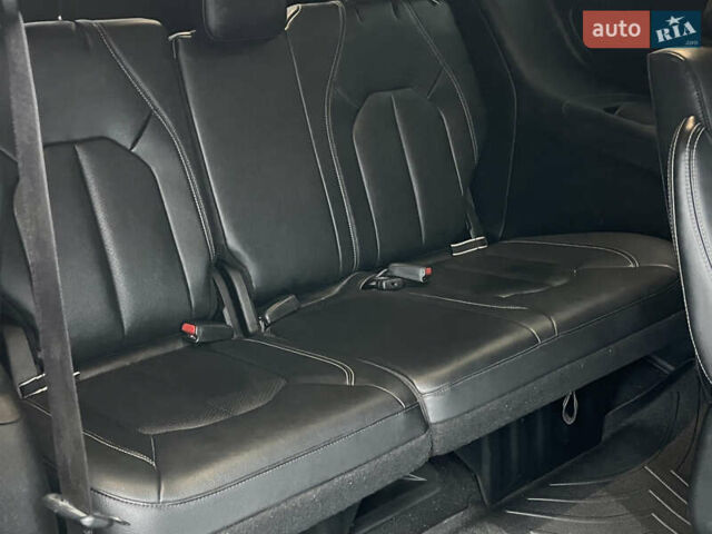 Черный Крайслер Пасифик, объемом двигателя 3.6 л и пробегом 23 тыс. км за 31000 $, фото 21 на Automoto.ua