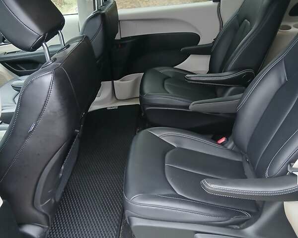 Чорний Крайслер Pacifica, об'ємом двигуна 3.6 л та пробігом 14 тис. км за 42300 $, фото 17 на Automoto.ua