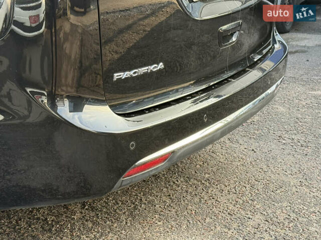 Чорний Крайслер Pacifica, об'ємом двигуна 3.6 л та пробігом 200 тис. км за 21950 $, фото 25 на Automoto.ua