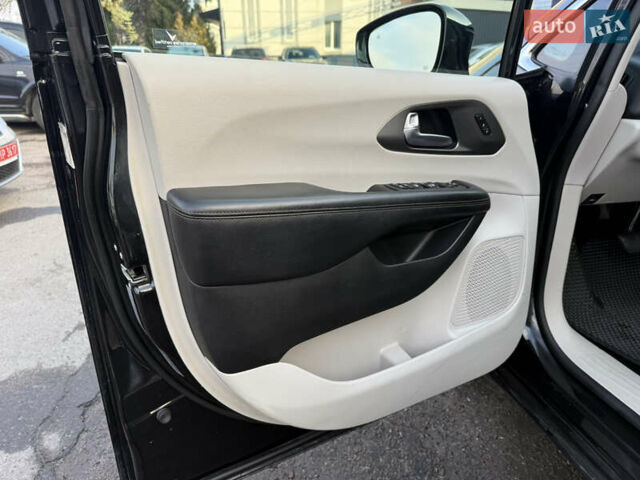 Чорний Крайслер Pacifica, об'ємом двигуна 3.6 л та пробігом 200 тис. км за 21950 $, фото 34 на Automoto.ua