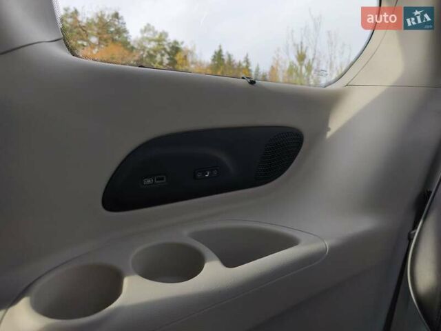 Чорний Крайслер Pacifica, об'ємом двигуна 3.61 л та пробігом 112 тис. км за 25638 $, фото 20 на Automoto.ua