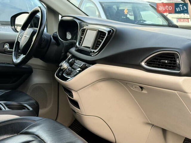 Чорний Крайслер Pacifica, об'ємом двигуна 3.6 л та пробігом 200 тис. км за 21950 $, фото 48 на Automoto.ua