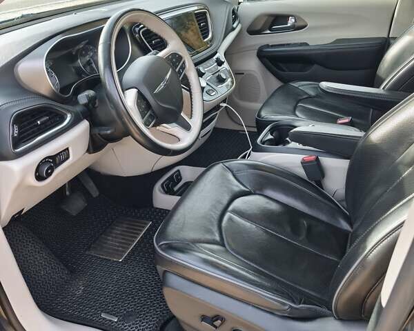 Чорний Крайслер Pacifica, об'ємом двигуна 3.61 л та пробігом 112 тис. км за 25638 $, фото 13 на Automoto.ua