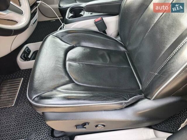 Чорний Крайслер Pacifica, об'ємом двигуна 3.61 л та пробігом 112 тис. км за 25638 $, фото 14 на Automoto.ua