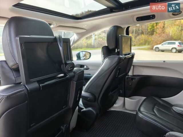 Чорний Крайслер Pacifica, об'ємом двигуна 3.61 л та пробігом 112 тис. км за 25638 $, фото 17 на Automoto.ua