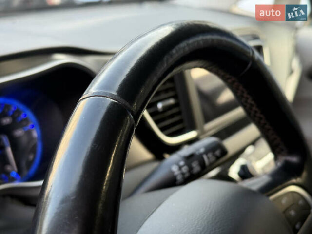 Чорний Крайслер Pacifica, об'ємом двигуна 3.6 л та пробігом 200 тис. км за 21950 $, фото 31 на Automoto.ua