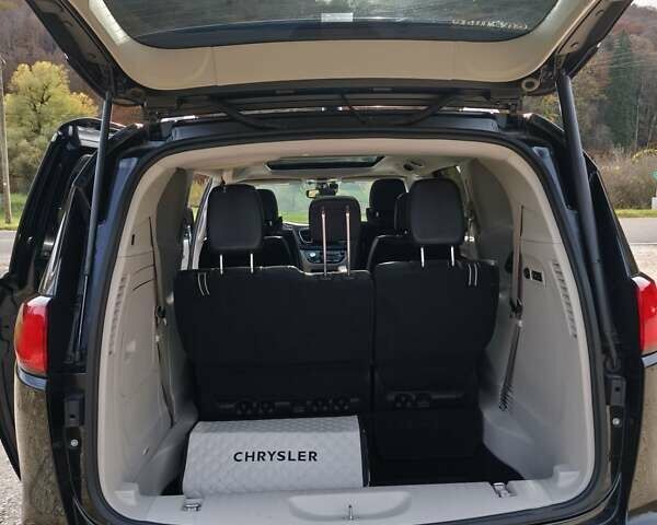 Чорний Крайслер Pacifica, об'ємом двигуна 3.61 л та пробігом 112 тис. км за 25638 $, фото 21 на Automoto.ua