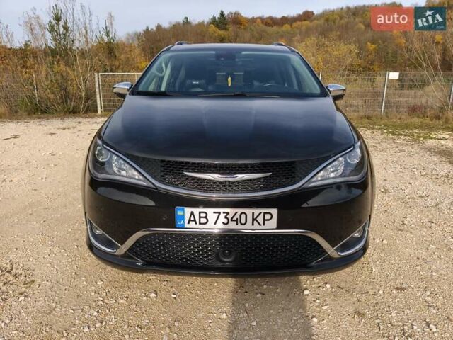 Чорний Крайслер Pacifica, об'ємом двигуна 3.61 л та пробігом 112 тис. км за 25638 $, фото 1 на Automoto.ua