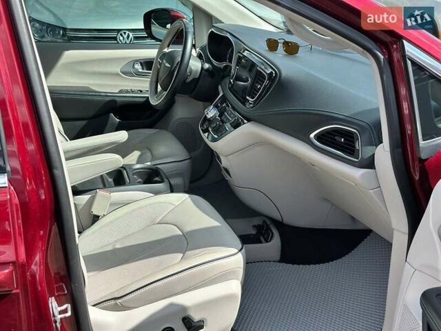 Червоний Крайслер Pacifica, об'ємом двигуна 3.6 л та пробігом 237 тис. км за 24790 $, фото 38 на Automoto.ua